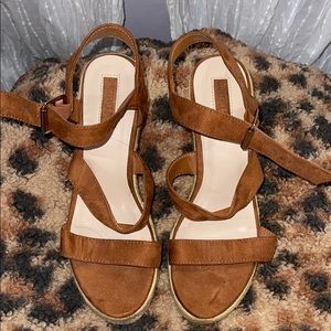 Wedge brown shoes